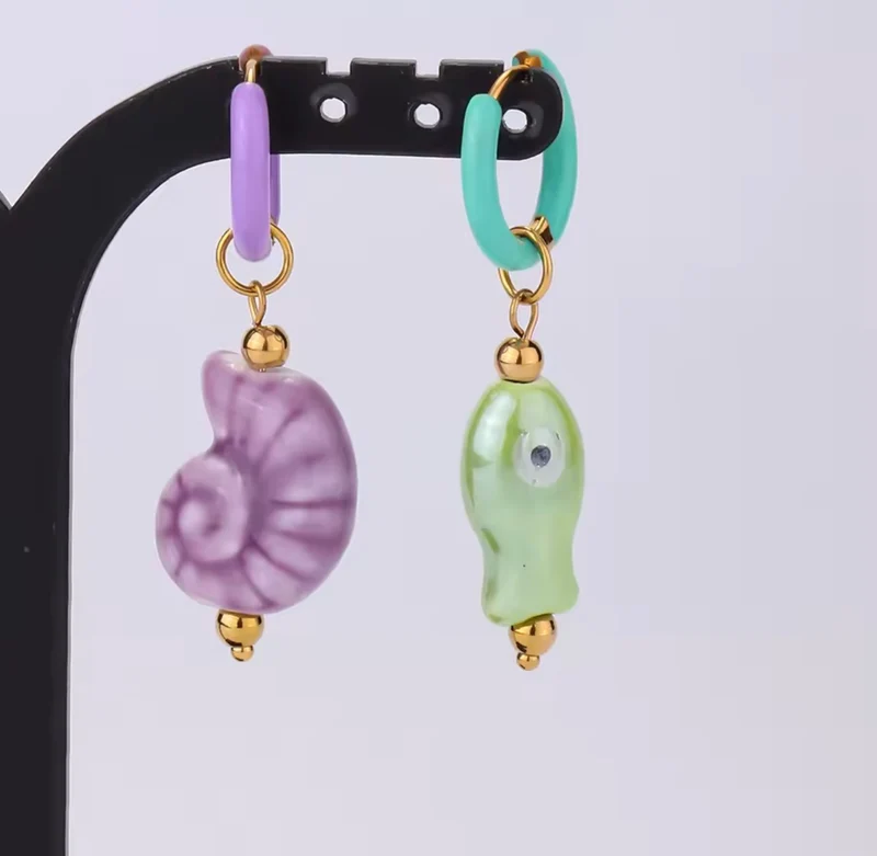 Pendientes de Cerámica Pez y Caracola | Acero Inoxidable