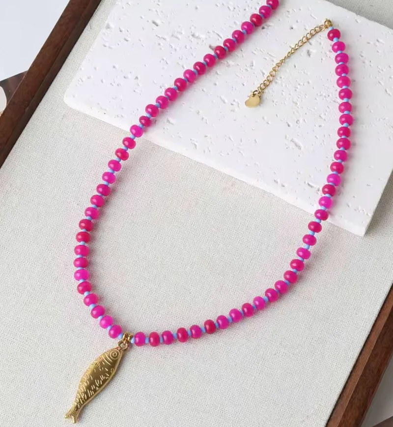 Collar de cuentas con peces dorados estilo boho – Collar verano mujer