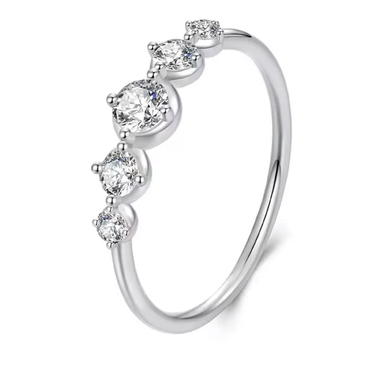 Anillo de plata de ley con circonitas brillantes ✨