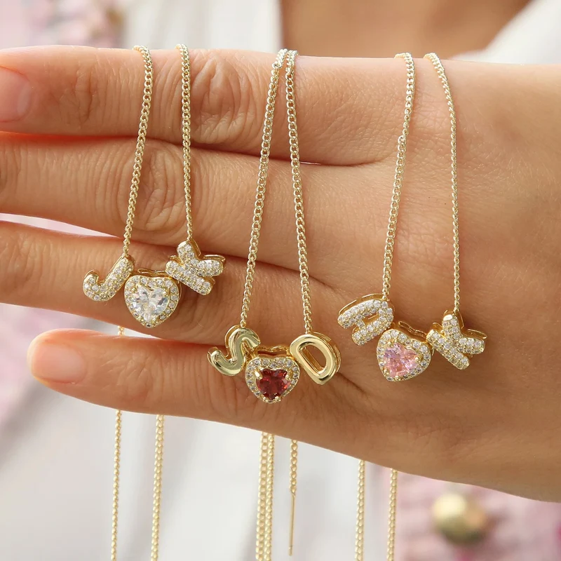 Collar con iniciales y corazón con circonitas