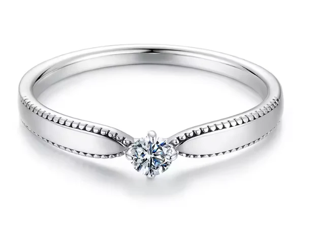 Anillo de Plata de Ley 925 con Circonita Central – Elegante y Ajustable