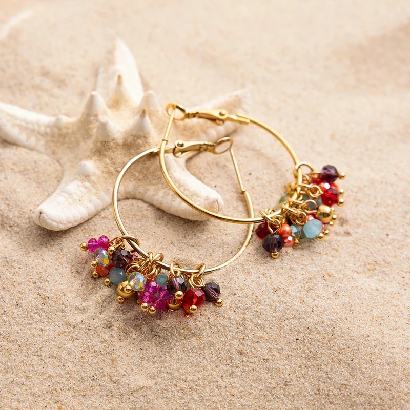 Pendientes de aro dorados con cuentas multicolor – Alegres, originales y muy ligeros