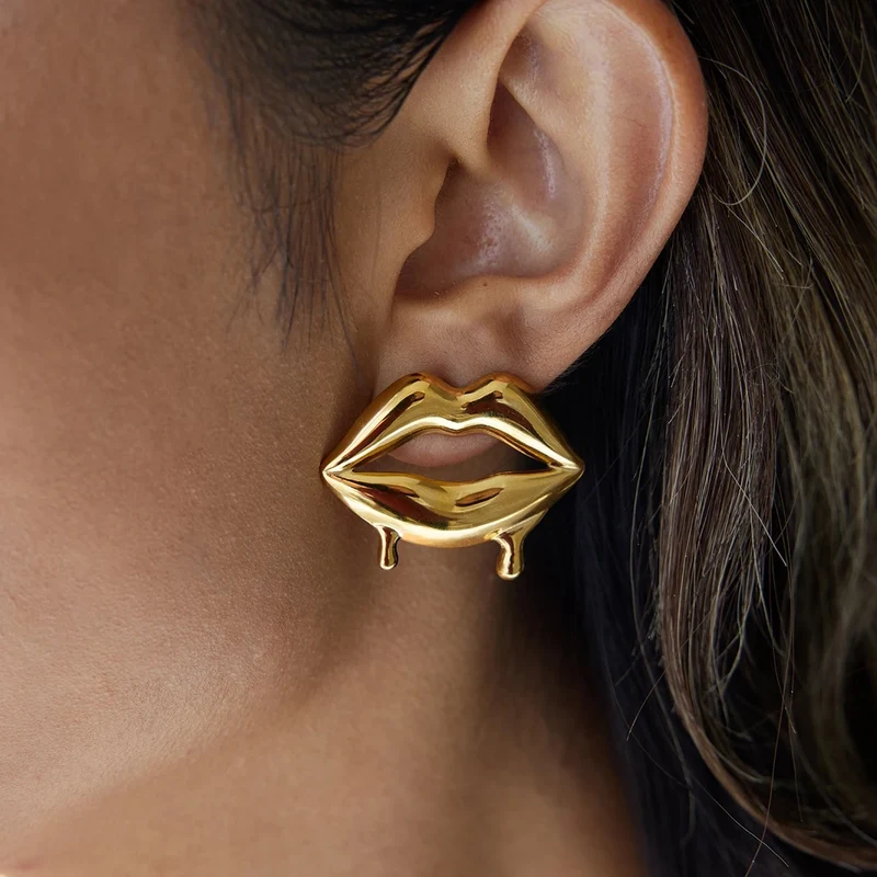 Pendientes labios dorados de acero inoxidable hipoalergénicos