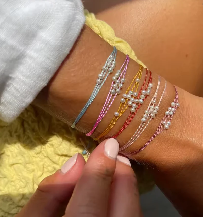 Pulsera de Hilo Ajustable con Perlas – Varios Colores
