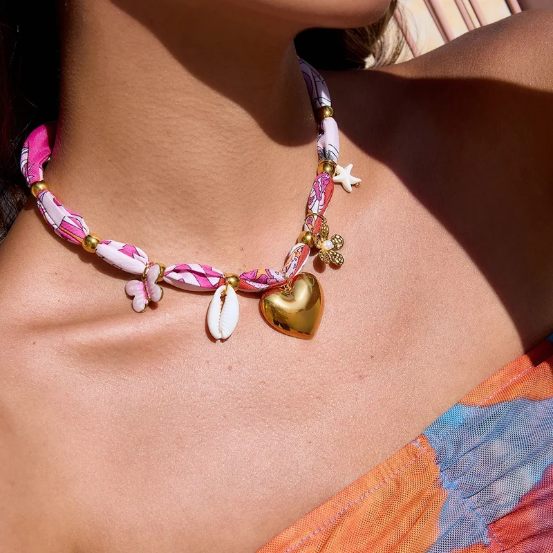 🧡 Collar de tela boho con charms dorados – Sol o Corazón