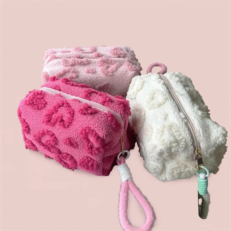 Neceser de peluche suave con relieve – Rosa, Blanco o Rosa Pastel