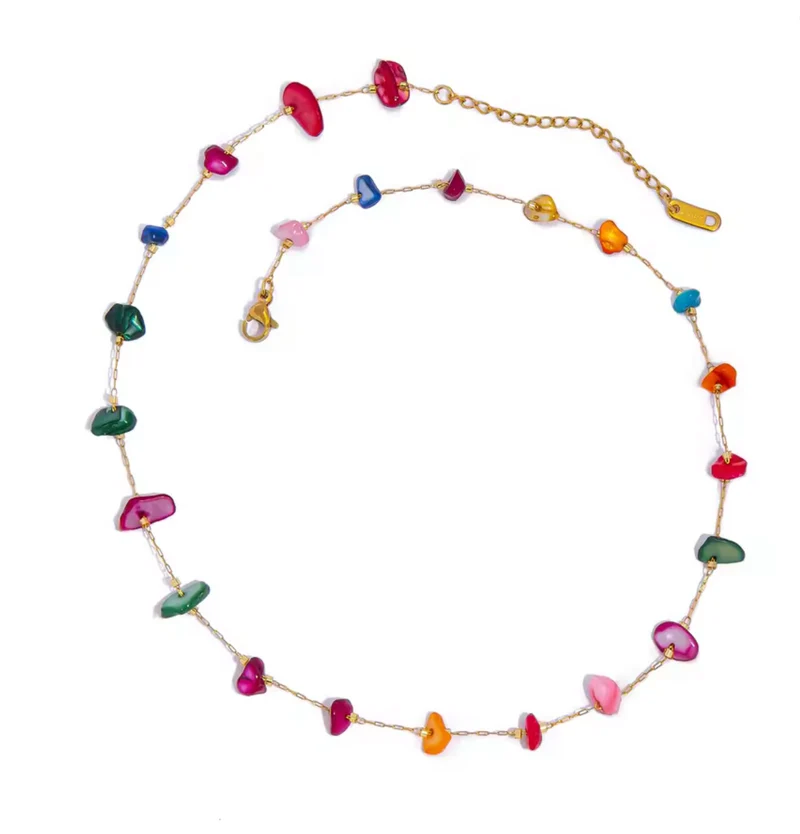 Collar de Conchas Teñidas en Acero Inoxidable – Colores Vibrantes para un Estilo Único 🌈