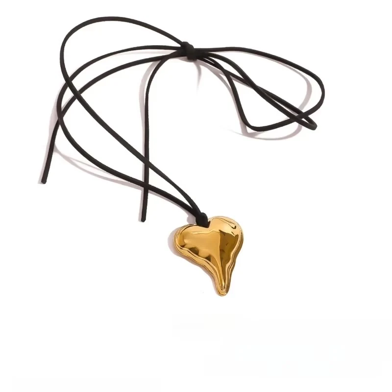 Collar de Corazón Dorado – Acero Inoxidable y Cordón de Piel Vegana