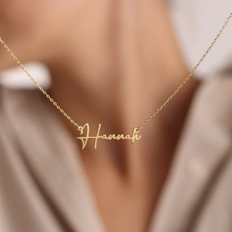 Colgante con Nombre Personalizado – Bañado en oro
