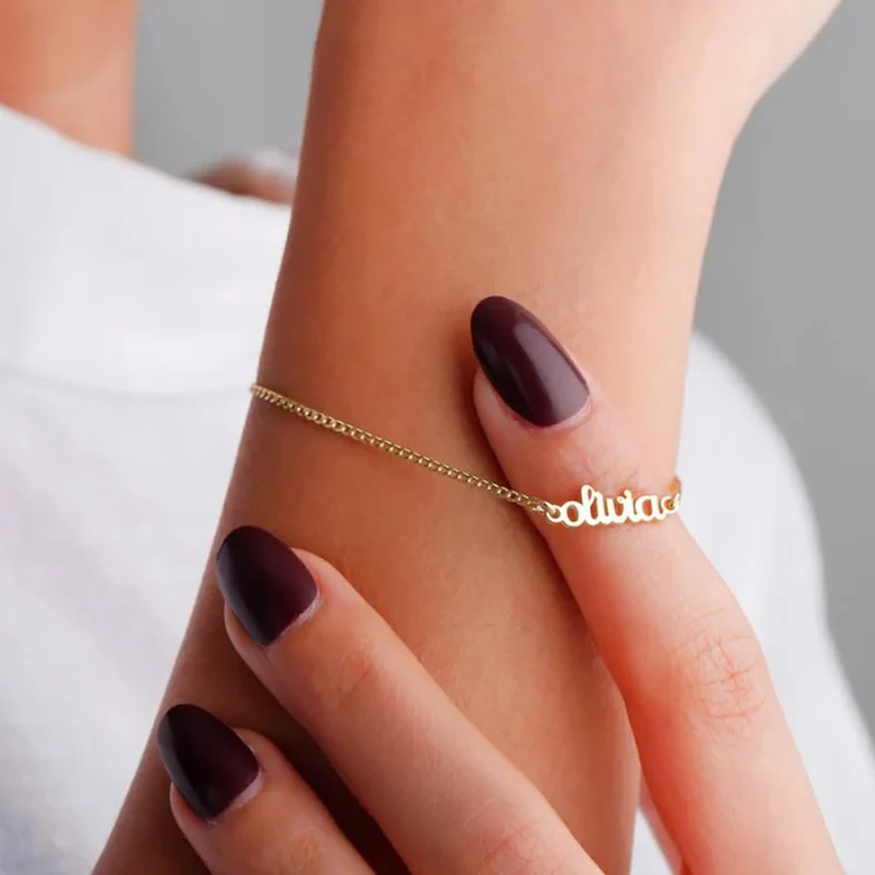 Pulsera personalizada con nombre para mujer bañada en oro