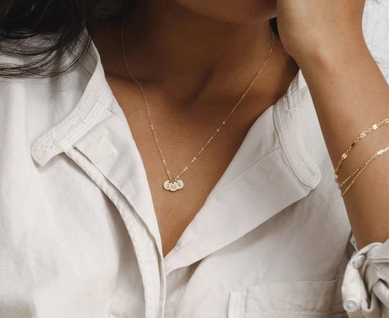 Collar Personalizado con Discos Grabados – Joyería Minimalista en Acero Inoxidable para Mujer