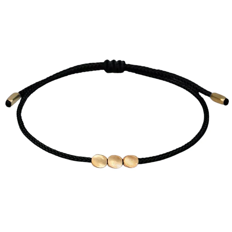 Pulsera hilo rojo.